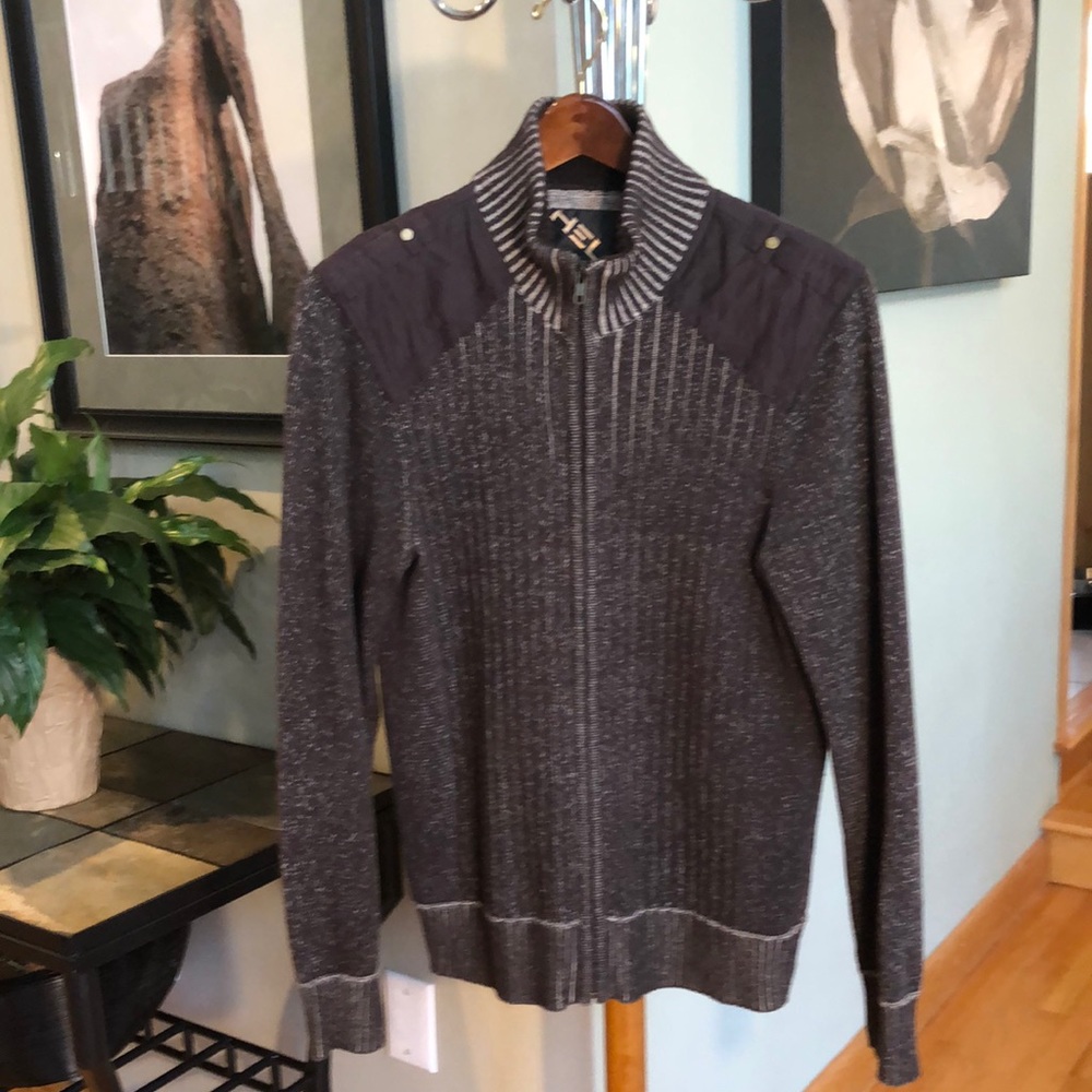Men’s Helix cool design zipper sweater.